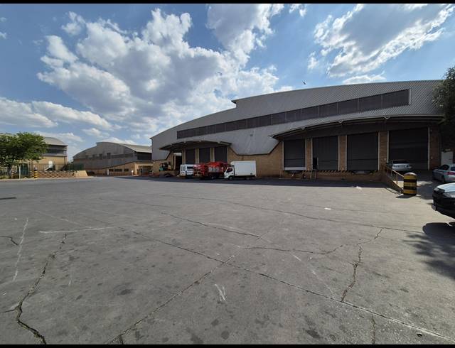 7,671M² WAREHOUSE TO LET IN LONGMEADOW